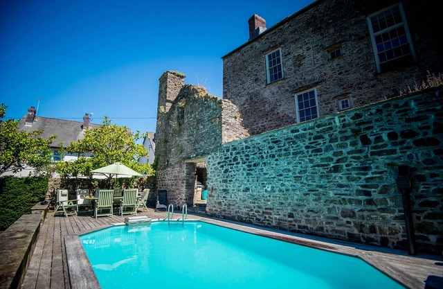 Grand Georgian House with Outdoor Heated Pool Centrally Located in Laugharne