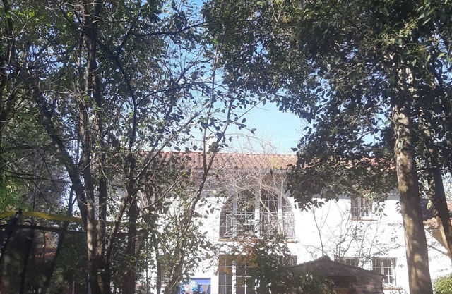 Grande Maison au Milieu des Arbres à 5mn du Métro