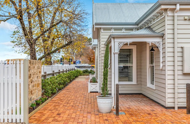 Grandview Accommodation - The Elm Tree Apartments