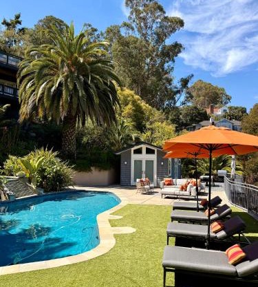 Great Cozy Pool House with Kitchenette
