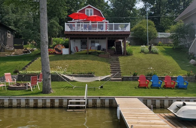 Great family cottage on quiet Hess Lake