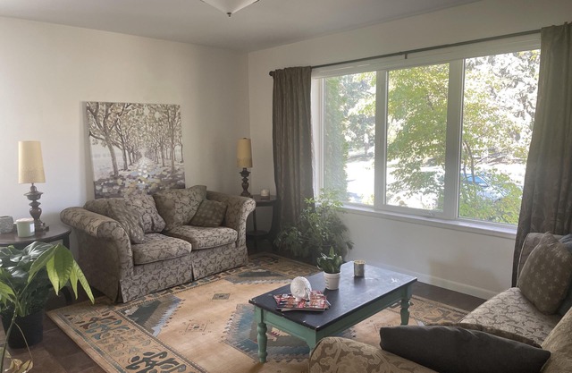 Great Location! House on the Park, 4 Bedrooms 5 beds.