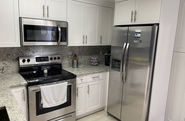 Great Rates! Remodeled Cozy Waterfront Mobile Home In Key Largo