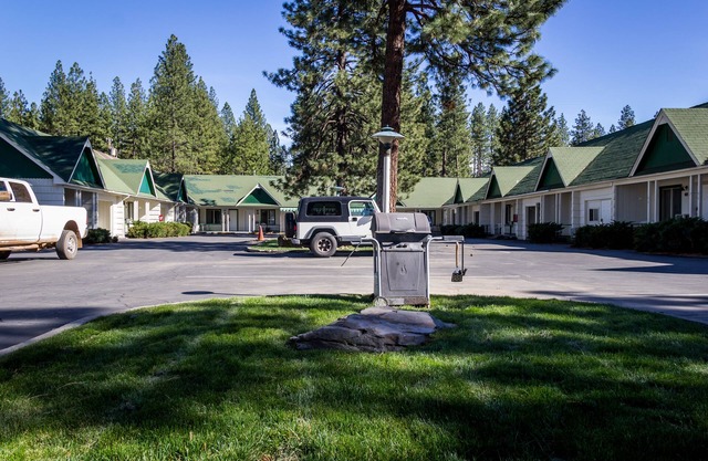 Green Gables Motel & Suites