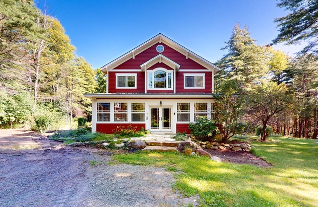 Green home near beach & hiking trails with firepit, fireplace, beautiful views