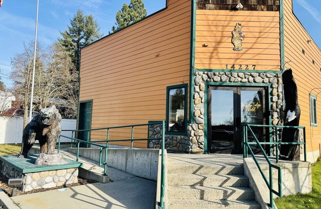 Grizzly Lodge Motel