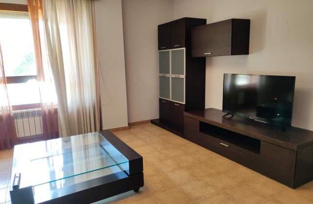 Ground Floor Apartment with Pool Access, 2 Bedrooms, 2 Baths, Parking, Sleeps 6