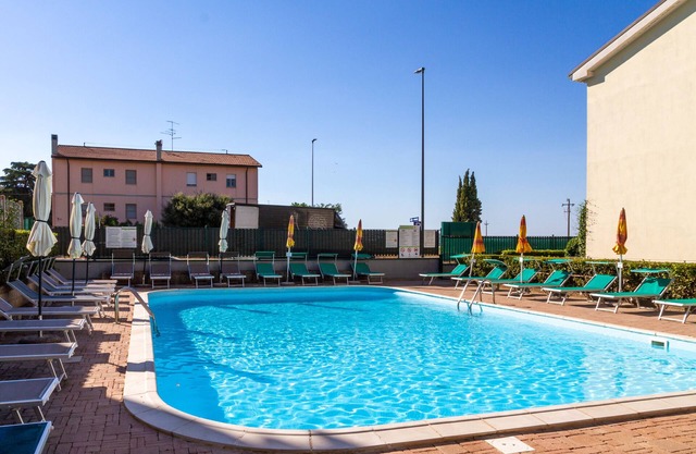 Ground floor Apartment with Terrace,Garden and Shared Pool