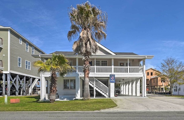 Ground Floor Unit: 10 Miles to Myrtle Beach