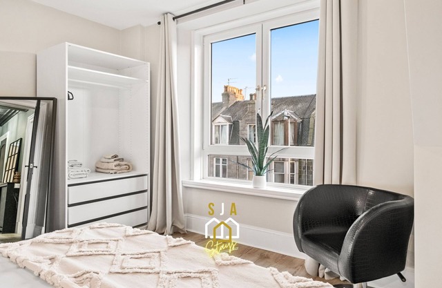 Grove Getaway - SJA Stays - Luxury 3 Bed Apartment
