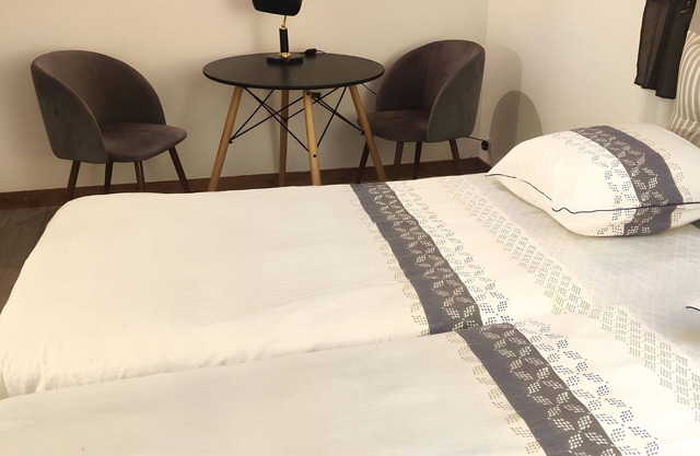 Guest House 'Chambre C' with Shared Pool, Wi-Fi and Air Conditioning