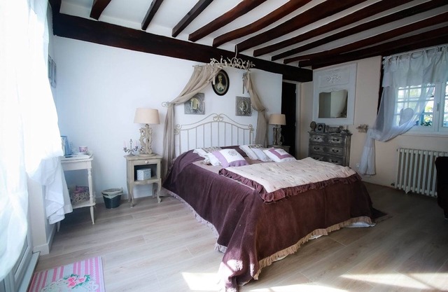 Guest Room "Marie Antoinette" with Breakfast, Pool, Private Terrace and Wi-Fi