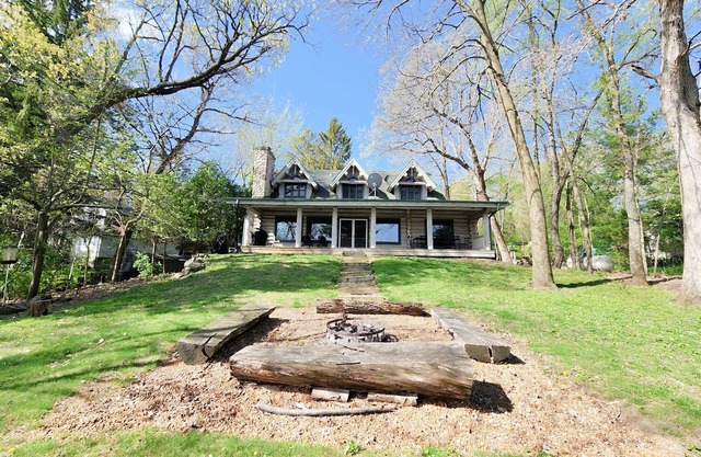 Guests rave, Beautiful Lakefront Log home w/King