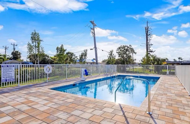 Gulf Access with Boat Slip, Heated Saltwater Pool, Dog-Friendly - Bacino Vista #207 - Roelens