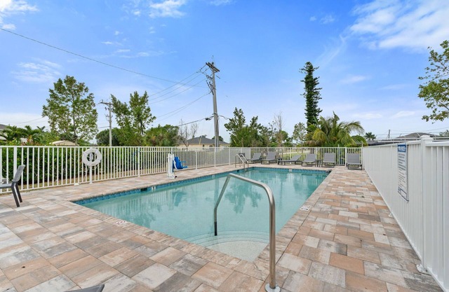 Gulf Access with Boat Slip, Heated Saltwater Pool - Bacino Vistas #202 + #203 - Roelens