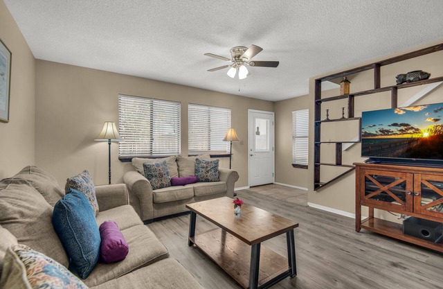 ⭐Gulf Front Complex with Community Pool-Santa Rosa Sound-2BR Sugar Beach D-13⭐
