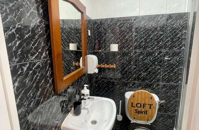 Habitación Doble Interna con dos Camas Individuales, Baño Privado