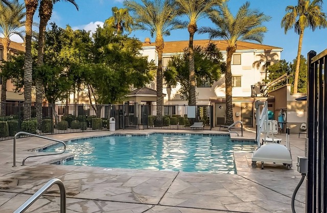 Hall of Flame Museum of Firefighting! Comfortable Unit w/Pool view, Onsite Pool