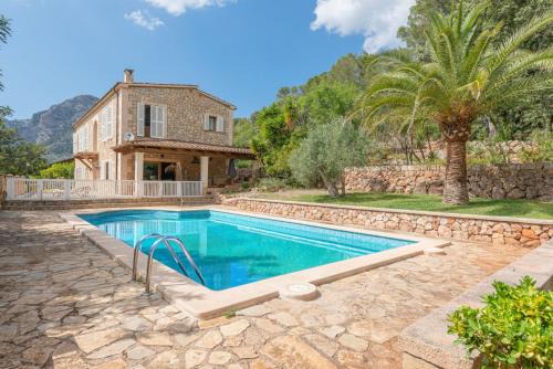 Hall of The Mountain Pool - Bunyola