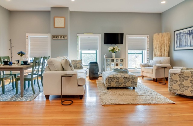 Hallowell Gem: Steps From Granite City Park & Dtwn