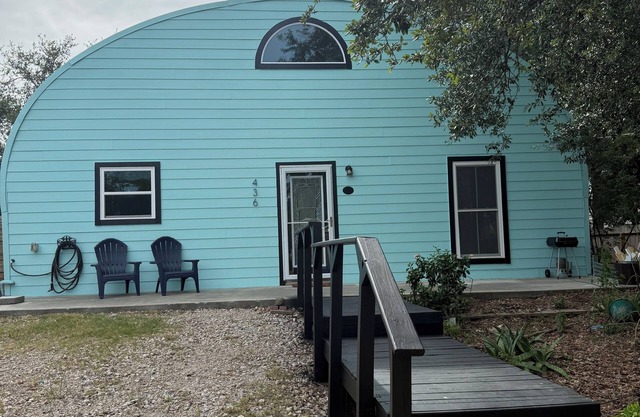 Happy Hideaway: Fun & Unique Stay in San Leon
