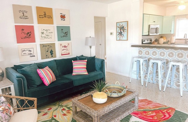 Happy Home - Fenced yard - 5 Min to Beach - Pets - 2 BR, 1 BA