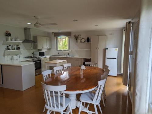 Happy Spacious Home nr Canberra Hospital