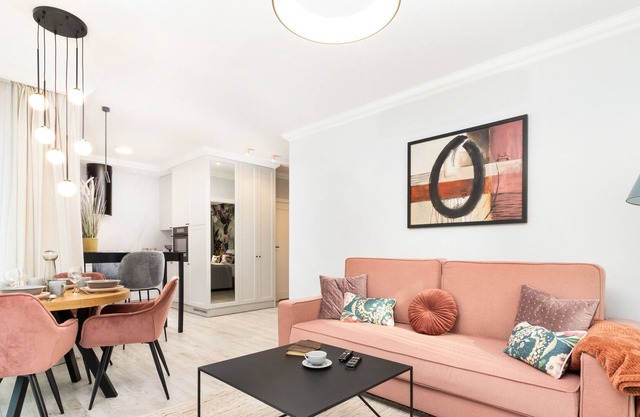Harmonia Oliwska, AC, parking, garden