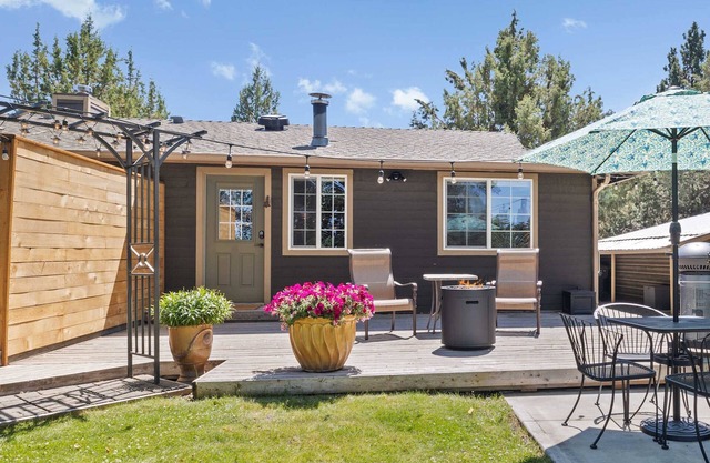 Harmony Hills, Couple's Retreat in Bend! Pets OK!