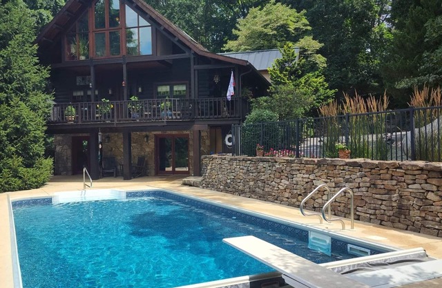 Harmony Lodge nestled in wooded tranquility!