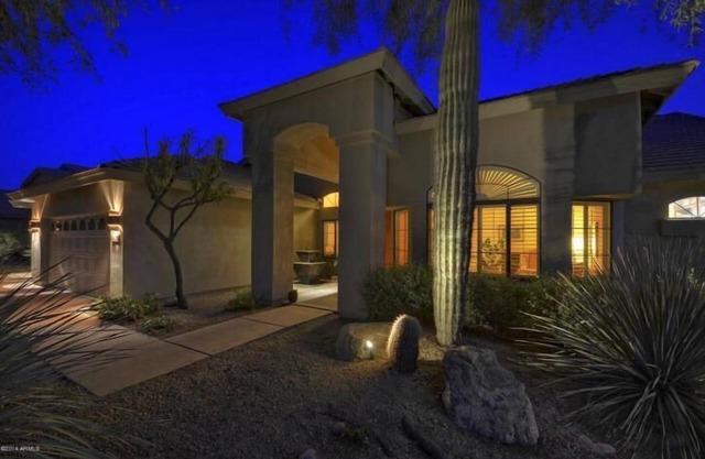 Has it all-Mountain & Golf Course views. Great for Golfers - Families - Kids