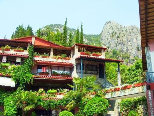 Haus Almopia - Lutra Pozar