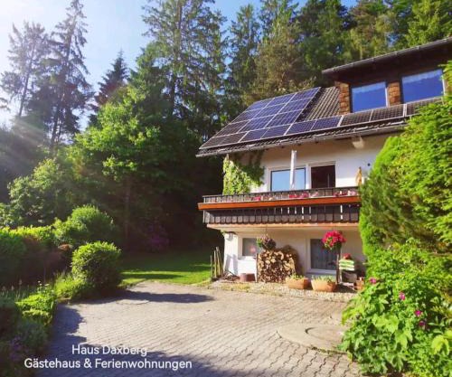 Haus-Daxberg-idyllisch-gelegen-im-Bayerischen-Wald