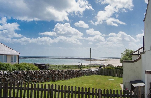 HAVEN COTTAGE, family friendly in Low Newton-By-The-Sea