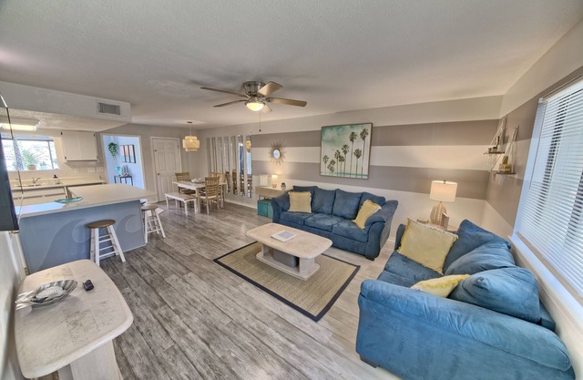 Heart of PCB! 7 min Walk to Beach, Steps to Pool and Mini Golf!