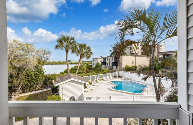 Heated Pool! 3min walk to the beach! Gorgeous Intercoastal Views!