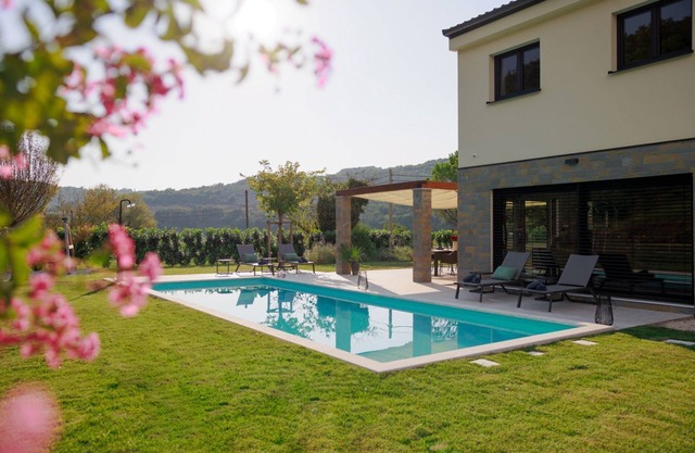 Heated Swimming Pool/Jacuzzi/Sauna /BBQ/4 Bedroom - Villa Olivetum