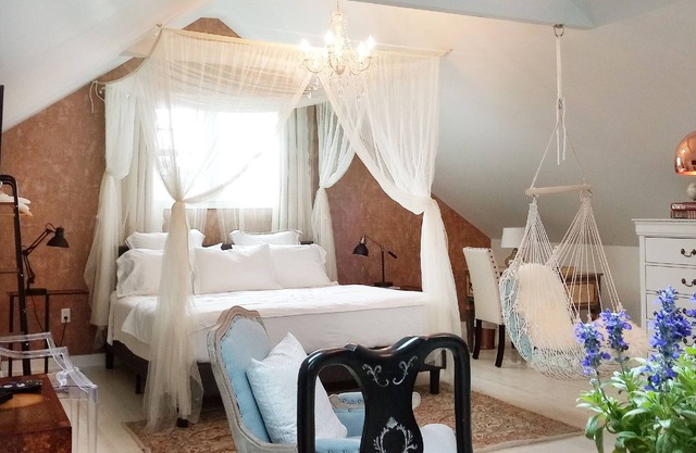 Heavenly Attic suite. Uptown near Universities. Minutes to French Quarter