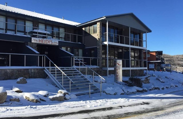 Heidis Unit 1 Smigs. Stay in the snow 50mtrs from lifts with overnight parking .