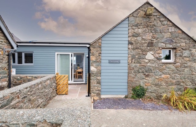 Hen Golchdy: Two bedroom cottage in Aberffraw