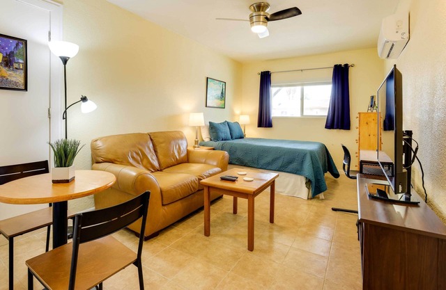 Henderson Studio w/Patio: Close to Parks & Trails