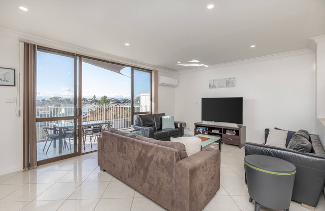 Henley Beach Hidden Gem Home Across from the Beach
