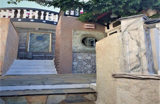 Hermes Korifi Suites private apartment