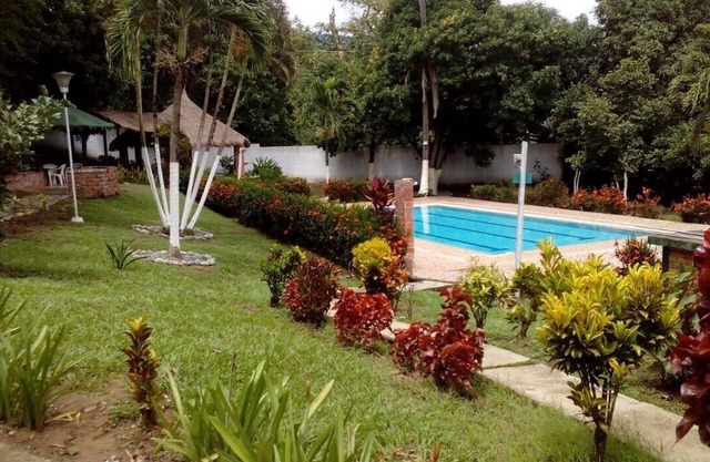 Hermosa Villa con piscina privada cerca de Medellín