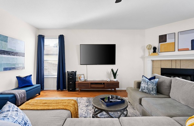 Hestia: 3BR/2.5BA Near I-35 & Local Attractions