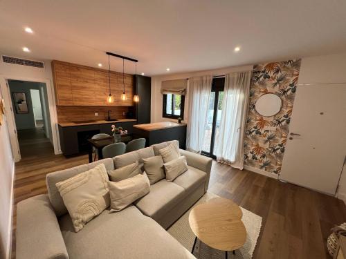 HH7 House