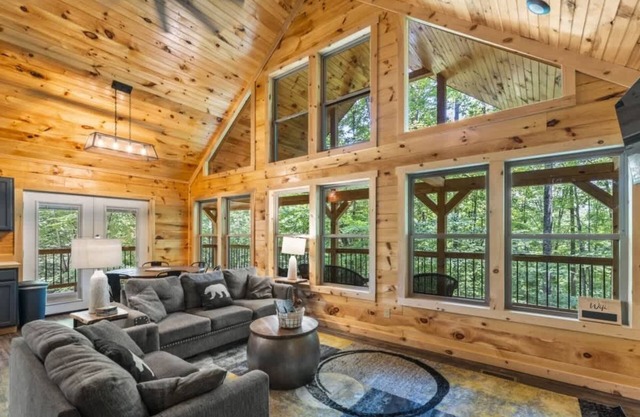 Hidden 3BR 2BA w/King Bed in Heart of RRG!