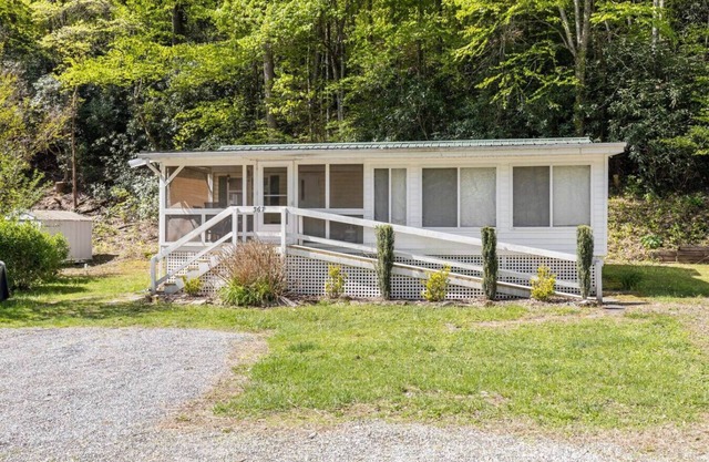 Hidden River Gem, Mountain Views, Fishing, and Hiking