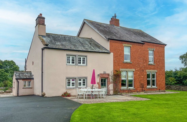 High House, Southwaite - a cottage that sleeps 10 guests in 5 bedrooms