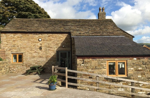 High Peak converted barn with private garden and stunning views